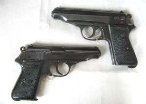 Duas pistolas PP do acervo do Museu da PM de São Paulo (foto de Fábio Carvalho)